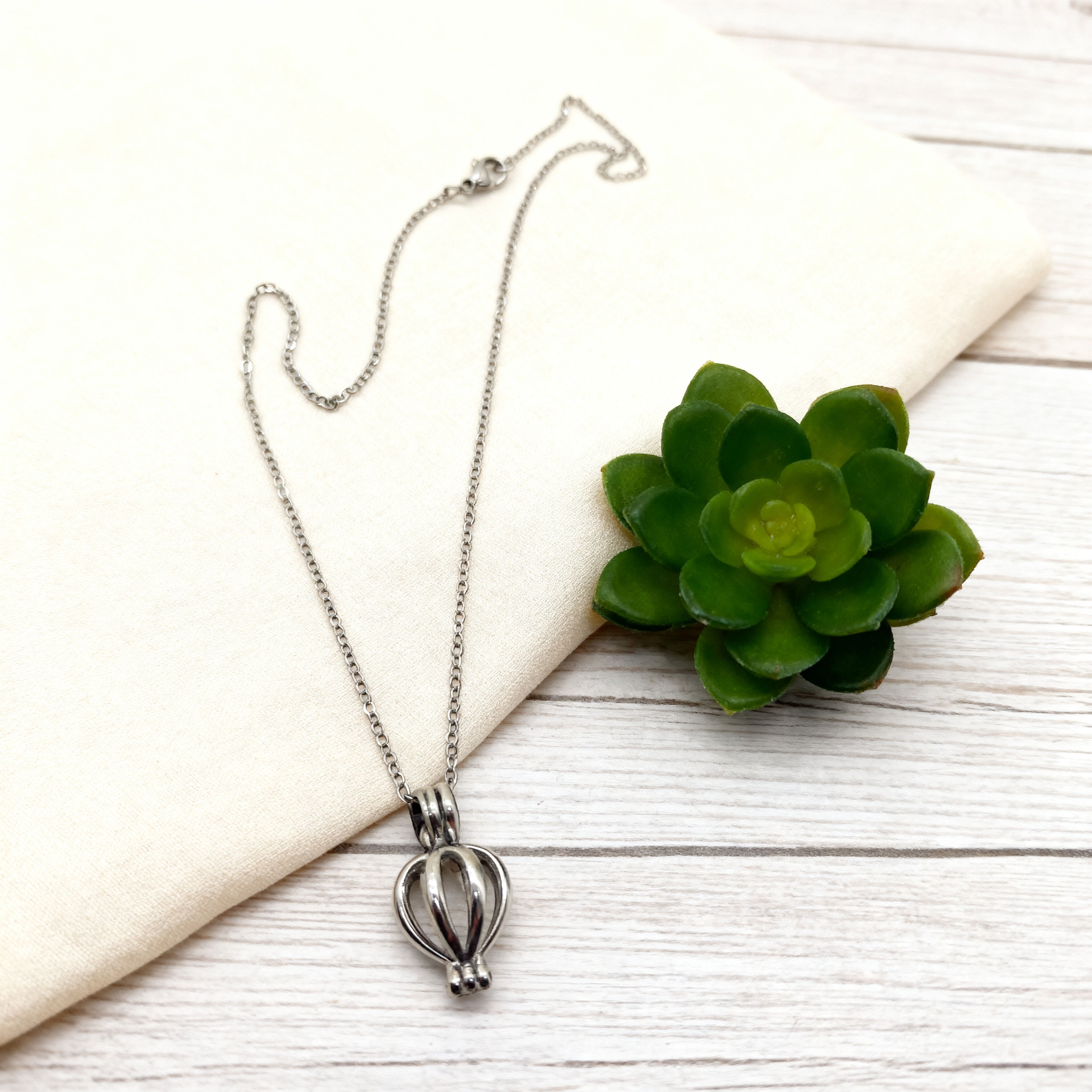 Leaf Pendant Necklace | Nature & Simplicity