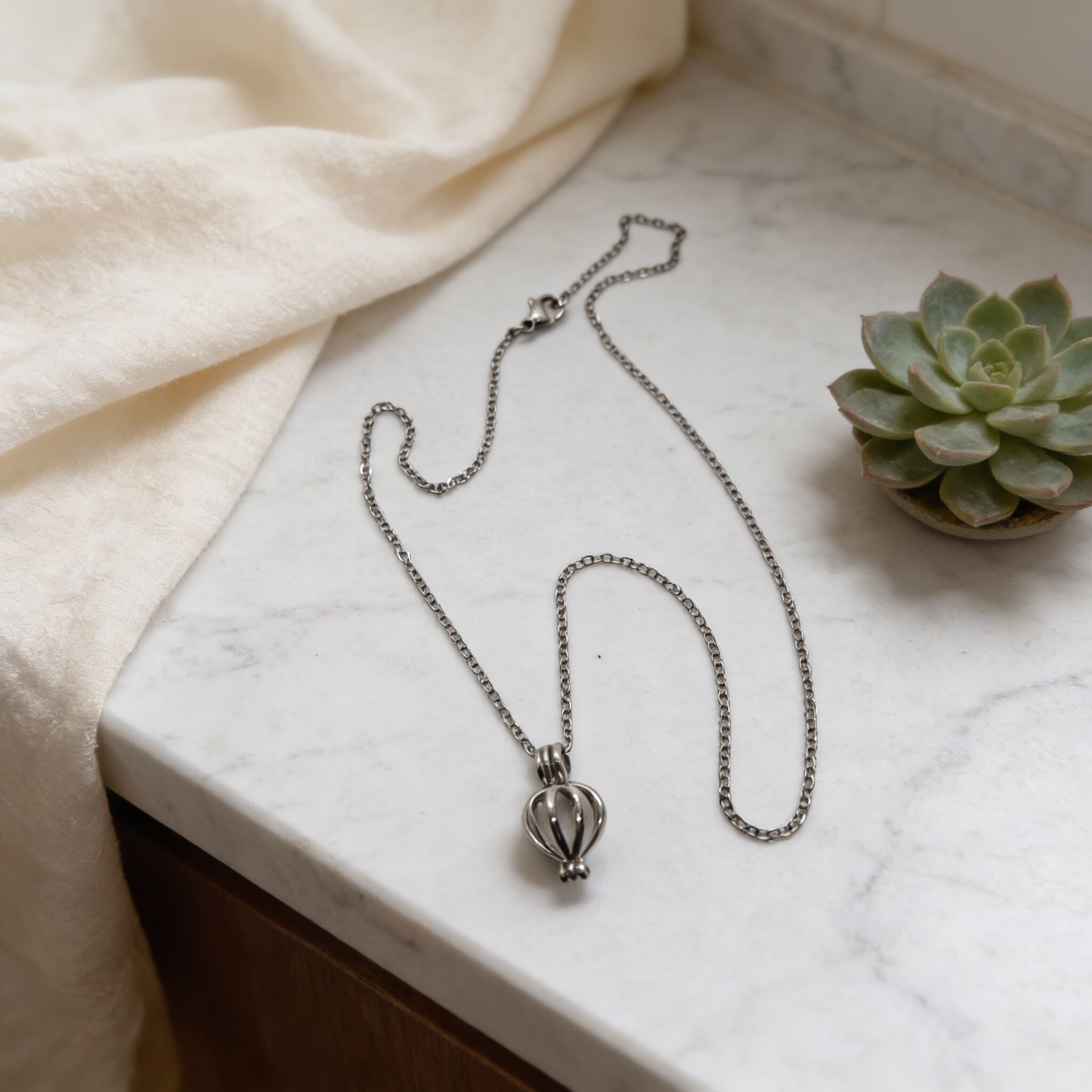 Leaf Pendant Necklace | Nature & Simplicity Main image